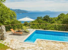 Ivanini secluded stone Villa with a stunning view, villa em Brseč