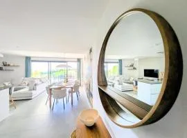 Oasis 325 Premium Apartment Sea & Mountains View