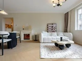 EHUB - Wukang Building 3Bedroom Apt in Bustling Commercial area, 10m away from subway