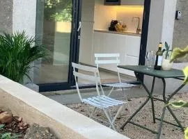 Studio neuf dans un écrin de verdure