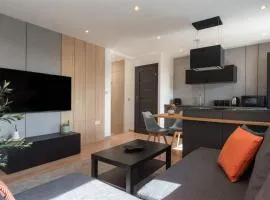 Seaside Suite -Torquay Sleeps 4 - Free Parking