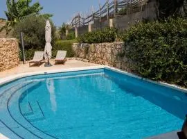 Farmhouse Razzett Cora