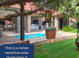 Pecanwood 5 Bedroom, 10 Fairview Drive, hotel v destinaci Hartbeespoort