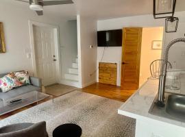 Cruisin coast Coastal condo on golf course, hotel en Pass Christian