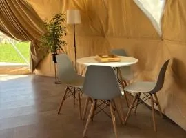 Glamping Bieszczady - Luksusowe Całoroczne Kopuły Sferyczne