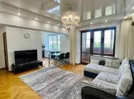 Quiet Riverside One-Bedroom Suite in Golden Square, Mountain View