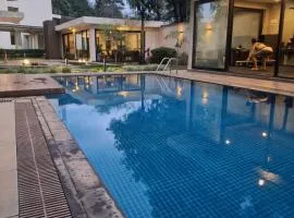 UN approved Cosy home with pool