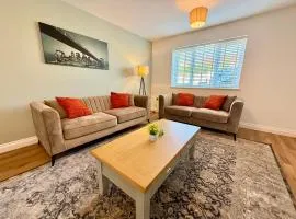 LuxoHaus Luxury 4 Bedroom Home By AltoLuxo Short Lets Serviced Accommodation With Parking