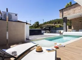 Villa Celestina lujo y piscina climatizada en plena naturaleza