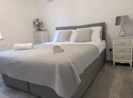 Cosy Central Home, Sleeps 4 by Homes by Jacq