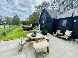 2 bed lodge with private hot tub in Aviemore