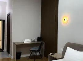 Ali Apart