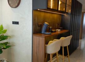 Palmier house for family only, hotel i Maarif