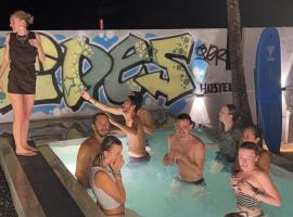 Tides Mirissa Beach Hostel, hotel in Mirissa