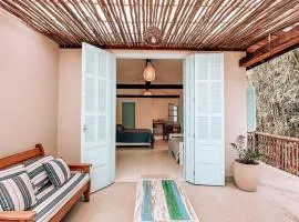Casa a 1 minuto de 2 praias semi-privadas