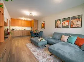 TRINAVIS Boutique Apartments, OWN PRIVATE PARKING, City Center, Entire Apartment
