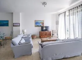 Waterfront Panorama Massive Three Bedrooms Flat 8S