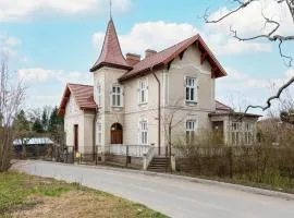 Studio in historical Tiffany Villa with Garden by Noclegi Renters