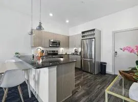 Modern 1BR near TPC Golf Free Parking and Wifi