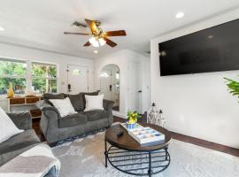 St Petes Beach House 3BR 2 5BA Sleeps 8 Pool Pickleball Games BBQ, hotell St Petersburgis