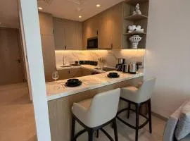 1 Bedroom Luxury Seaview Condo Pearl House