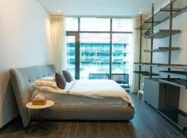 1 Bedroom Luxury Condo Harbor Row Canal View