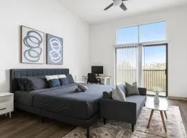 Lofted King Studio Downtown Vibes