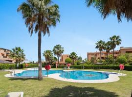 Family Friendly 2BR in Casares Pool and Padel Fun, hotel a Casares
