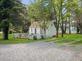 Sweet 1BDR Farm Cottage with Fire Pit and Creek View