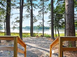 Waterfront 1BR on Working Farm with Deck and View, Hotel in Melfa