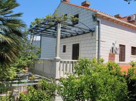 Apartments and Rooms Villa Mir, hotel Zatonban