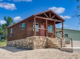 Hill Country Cabin - Cozy Rustic Getaway