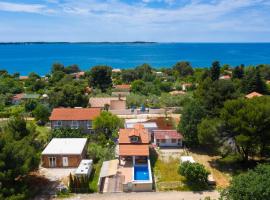 Nina in Peroj - Haus für 6 Personen, hotel in Fažana