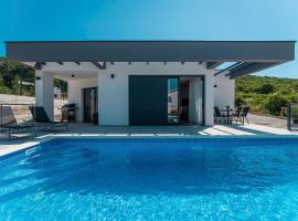 Villa Ambri in Trget - Haus für 4-5 Personen, hotel en Trget