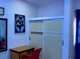 BLUE APARTMENTs: Calabar şehrinde bir otoparklı otel
