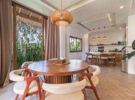 La Luna Villa Siargao - CoLiving w Private Rooms, Pool & Rooftop，位于卢纳将军城的旅馆