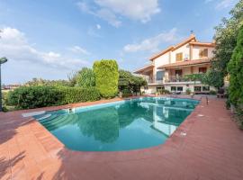 Villa with Pool, Pets & WiFi, hotel a Misilmeri