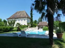 Luxury 5-star mansion, hotel services included, swimming pool, tennis, bowling