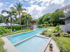 Paradizio 204 3br Beach-town Condo 7 Guests, hôtel à Coco