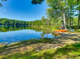 Waterfront Escape w/ Beach Access in Bridgton – hotel w mieście Bridgton