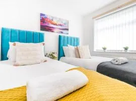 Classy 3 Bedroom Home for 6 Near Tividale, Oldbury-Ample Parking and WiFi, Exclusive Offers Book Quickly!