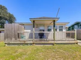 Fenced Yard, Walkable Location Cozy Beaufort Home