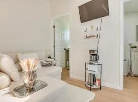 Walkable Location Single-Story Van Nuys Apartment