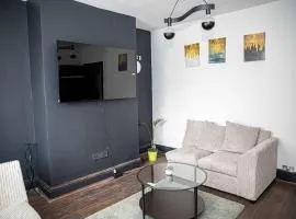 2BR Home in Manchester near Etihad Stadium with Parking