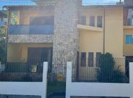Apartamento a 30m da Praia da Vila Apartamento dos fundos