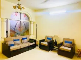 Gulshan Elegant Center 3 BR AC Flat Near Cafes & Shops Heart of Gulshan