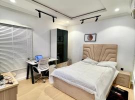 Zaycroft Homes, cozy single room,wuye, 6mins from Wuse 2, Abuja, hotel in Abuja