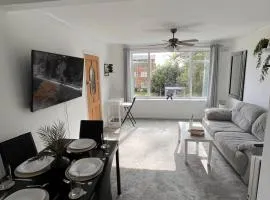 BHX NEC - Stylish 2-Bed Flat Allesley Coventry