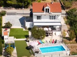 Guest house "The View" - with a pool