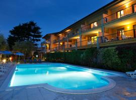 Residence Spiaggia D'Oro, serviced apartment in Desenzano del Garda